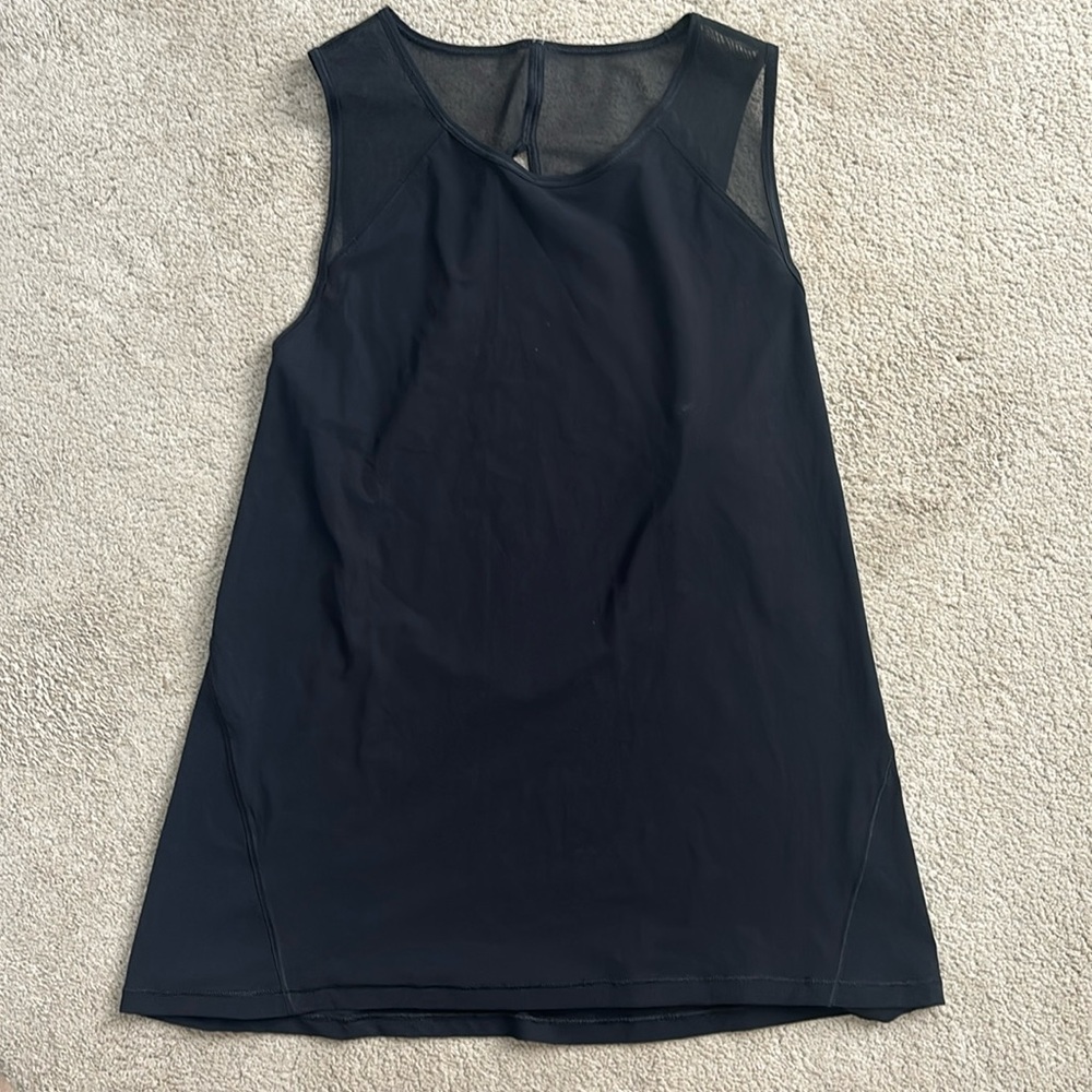 Lululemon tank with a keyhole net backing